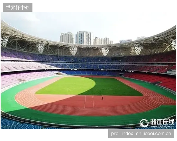 天河体育中心跑道承接国际赛事，高压喷涂施工刷新场地认证记录